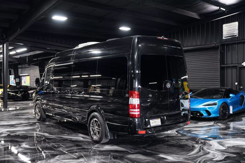 https://imagesdl.dealercenter.net/800/600/202506-8f8a3ffd584041bdbe4e8951230ce43f.jpg