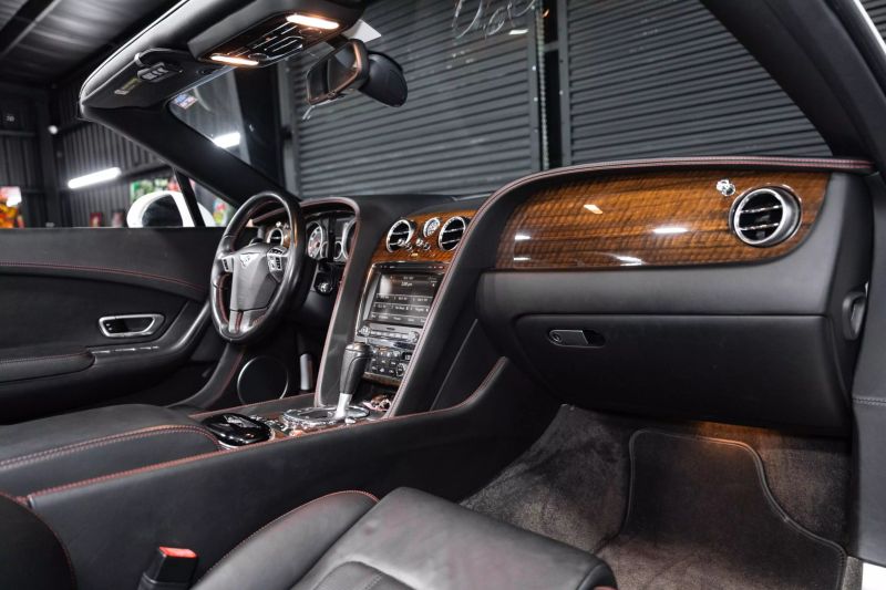 https://imagesdl.dealercenter.net/800/600/202506-994c4b802f8f4ec181d09b5462460b19.jpg