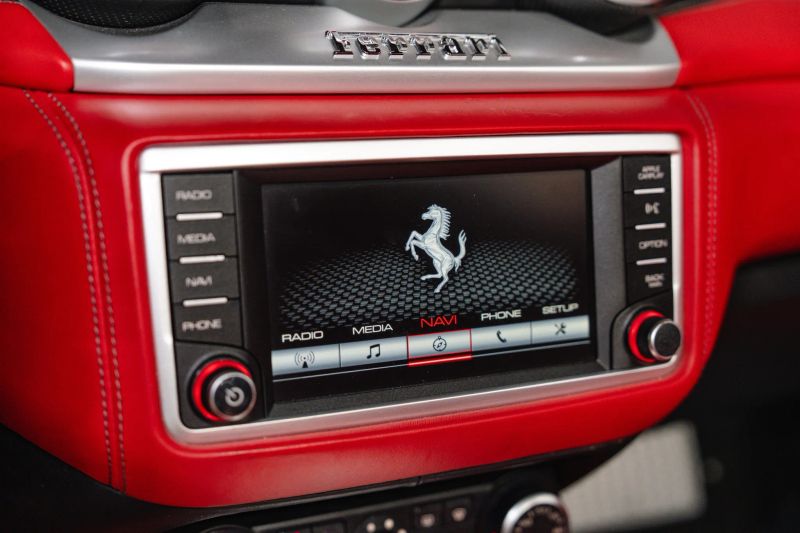 https://imagesdl.dealercenter.net/800/600/202506-a34287157f9d407f9b92bbbf7d41cd1c.jpg