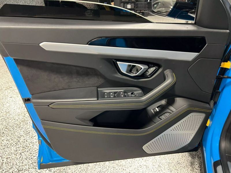 https://imagesdl.dealercenter.net/800/600/202506-a6a75b980b3f474eb0fa243ba814dcf0.jpg