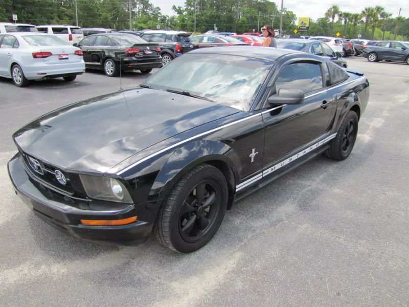 2007 Ford Mustang Deluxe