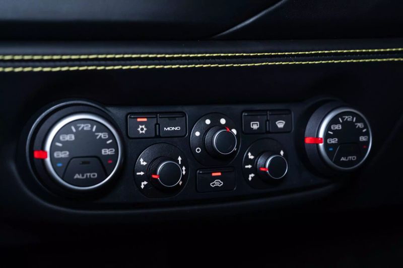 https://imagesdl.dealercenter.net/800/600/202506-a88b0fa89fbe4f05a684a83a09f243f5.jpg