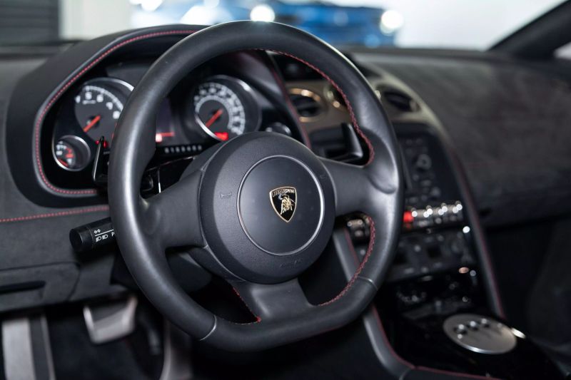 https://imagesdl.dealercenter.net/800/600/202506-aa4e15b805eb4dccbf74ebff36d083fb.jpg