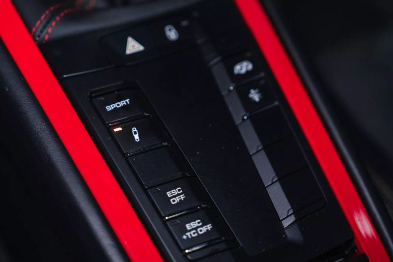 https://imagesdl.dealercenter.net/800/600/202506-acefab89e6a74395a30741c86ff93006.jpg