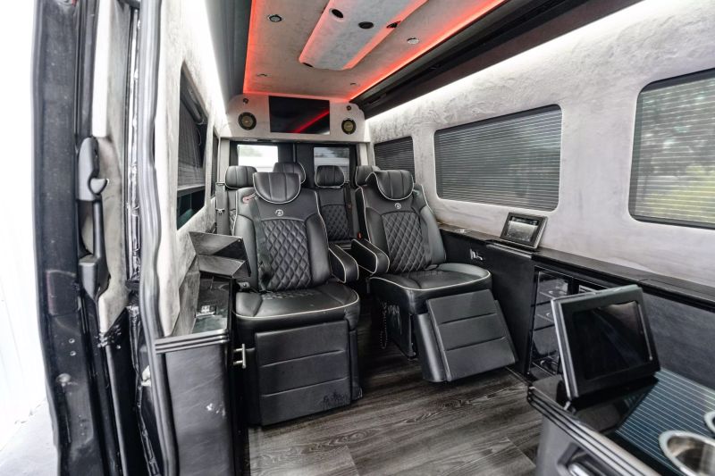 https://imagesdl.dealercenter.net/800/600/202506-b43d2bfc29da4720bf5e5aa6153b0a55.jpg