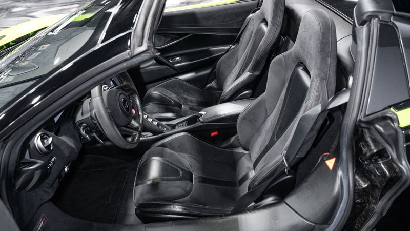 https://imagesdl.dealercenter.net/800/600/202506-bbd86fb2585d4e2f954fb9f85a244da9.jpg
