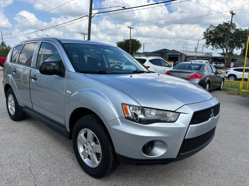 2013 Mitsubishi Outlander ES