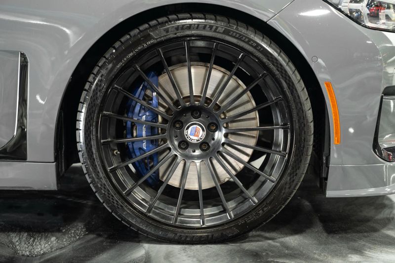 https://imagesdl.dealercenter.net/800/600/202506-c8b292f036174bb0b4ca16b58bdb911b.jpg