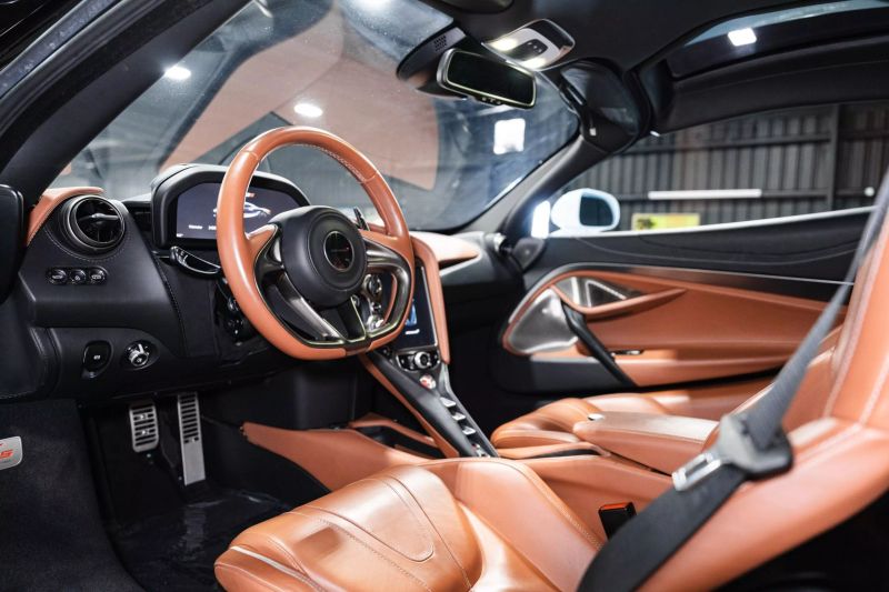 https://imagesdl.dealercenter.net/800/600/202506-caa298389bdd4d118f9f4c45991155f8.jpg