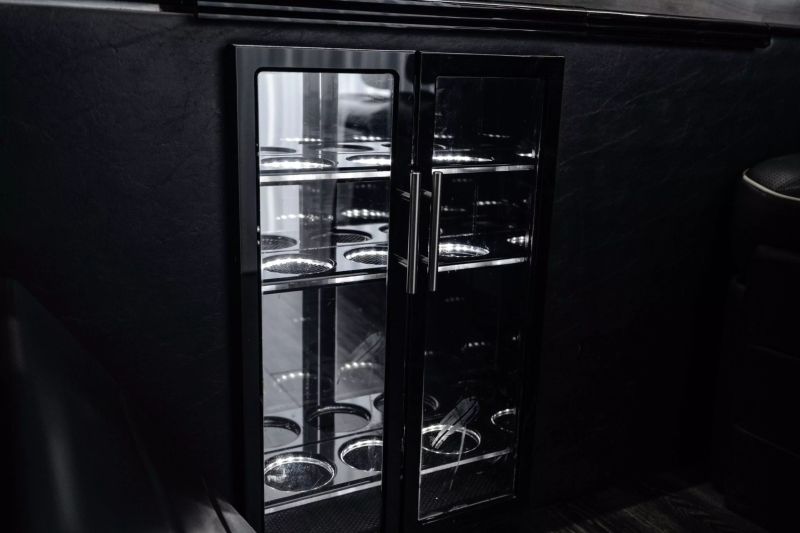 https://imagesdl.dealercenter.net/800/600/202506-cccd737ea4bb43108233f2c8d8f81729.jpg