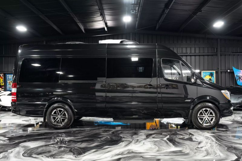 https://imagesdl.dealercenter.net/800/600/202506-d7dcf13ba13b44a7941f97ee5ffdc90f.jpg