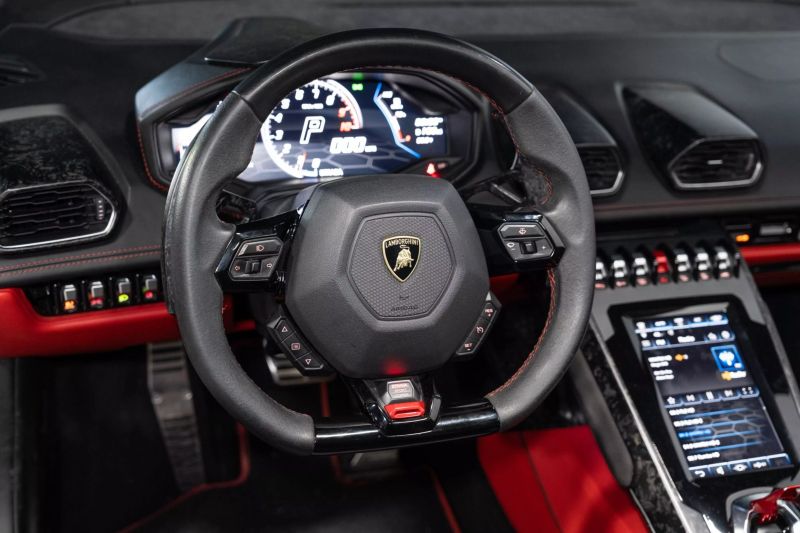 https://imagesdl.dealercenter.net/800/600/202506-d8b64b88bb0e4d92a53ccab1624ce771.jpg