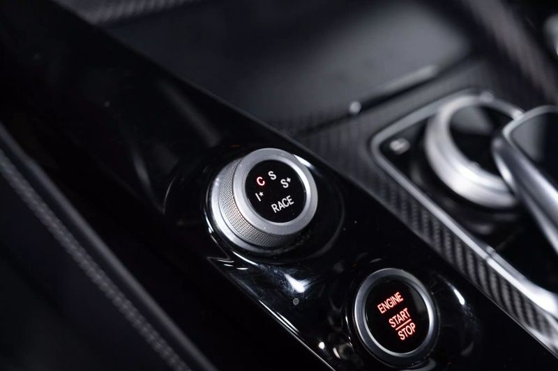 https://imagesdl.dealercenter.net/800/600/202506-d8c6848accd34e92a377be2051fcaedb.jpg