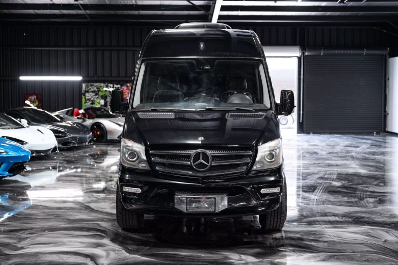 https://imagesdl.dealercenter.net/800/600/202506-dcd8f054d3eb4a9181cb66113ebc0aaf.jpg
