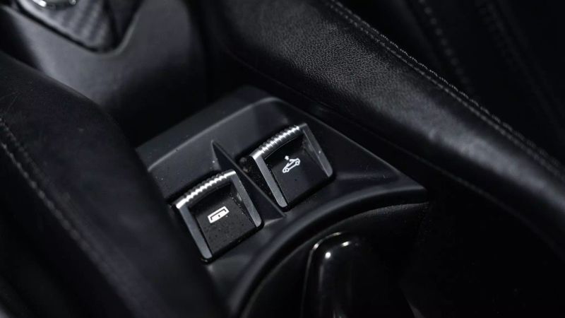 https://imagesdl.dealercenter.net/800/600/202506-e4bb6577c089489d9f553e70124b48e9.jpg