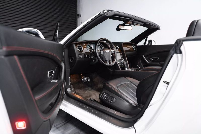 https://imagesdl.dealercenter.net/800/600/202506-e7675b89d94c4f2598680422a9a3ecf3.jpg