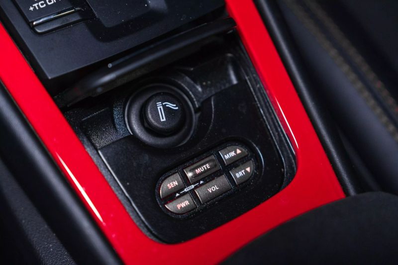 https://imagesdl.dealercenter.net/800/600/202506-ec1d158550c9454cb7a190da90038153.jpg