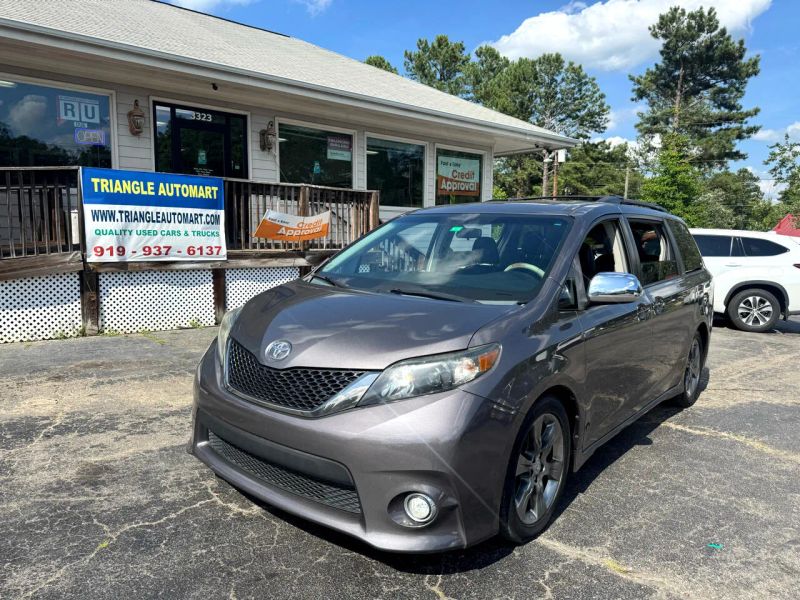 2011 Toyota Sienna SE 8-Passenger