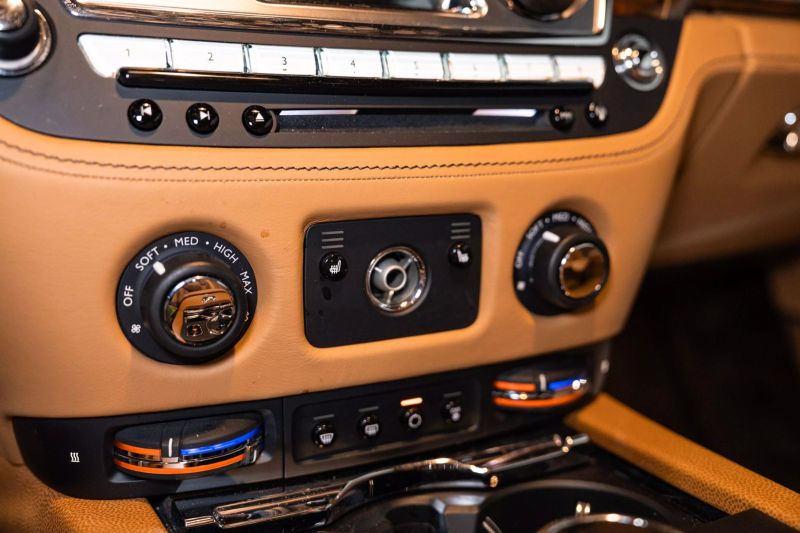 https://imagesdl.dealercenter.net/800/600/202506-f19ae9e353804c75864fb67c099316ae.jpg