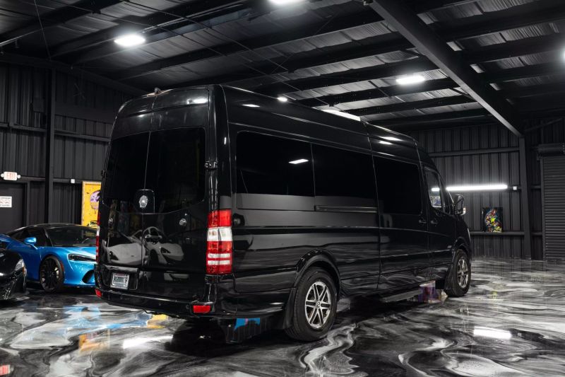 https://imagesdl.dealercenter.net/800/600/202506-f8689167eafc4ce89f36d65bcf45ec99.jpg