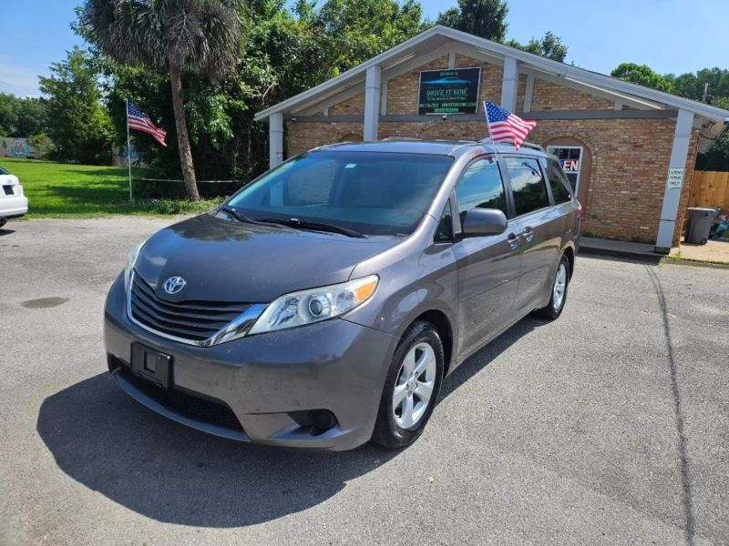 2017 Toyota Sienna LE