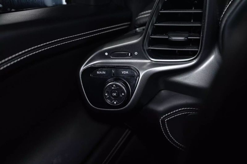 https://imagesdl.dealercenter.net/800/600/202507-1c2f83c5973b47ed93633d44c3e80fc6.jpg