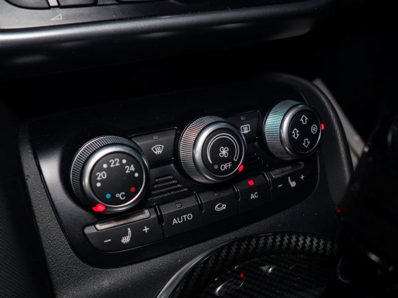 https://imagesdl.dealercenter.net/800/600/202507-1e53e238c0b346eebc5c1ccffb7708a9.jpg