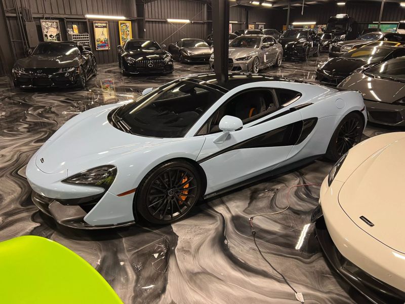https://imagesdl.dealercenter.net/800/600/202507-27ee0935c1134e33a8a2942d93684689.jpg
