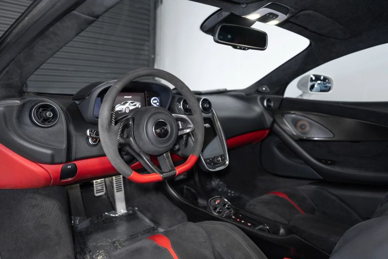 https://imagesdl.dealercenter.net/800/600/202507-3223027fecca4252b0e8f7e99b1bb7ba.jpg