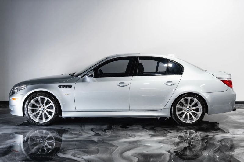 https://imagesdl.dealercenter.net/800/600/202507-3aed6de2113740e0beab9a7159052d91.jpg