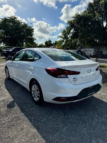 2020 Hyundai Elantra  - $15900