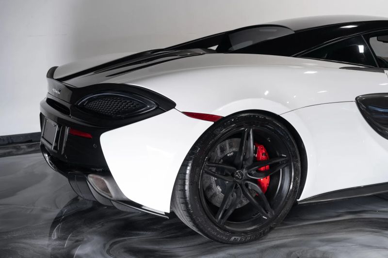 https://imagesdl.dealercenter.net/800/600/202507-71f1d67832634c9b8f8471474204b998.jpg