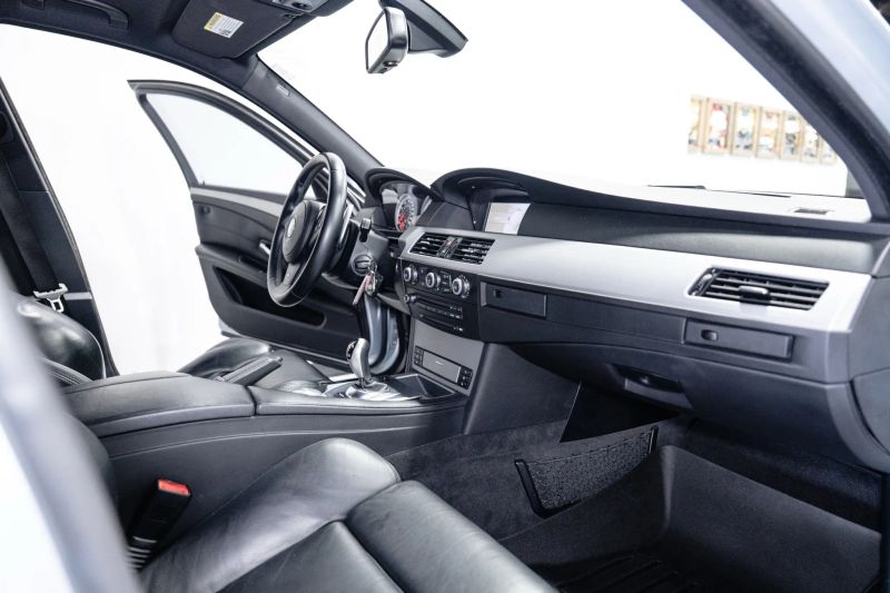 https://imagesdl.dealercenter.net/800/600/202507-7245583d2e4f411f911e1afb8abb5c85.jpg