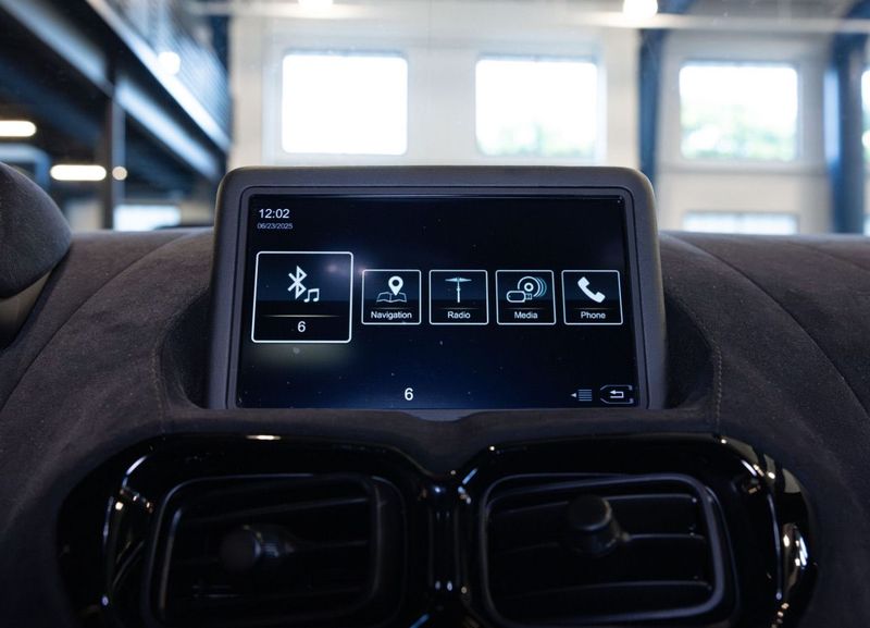 https://imagesdl.dealercenter.net/800/600/202507-8a4abd04f3ec4bf38080e481d2df1030.jpg
