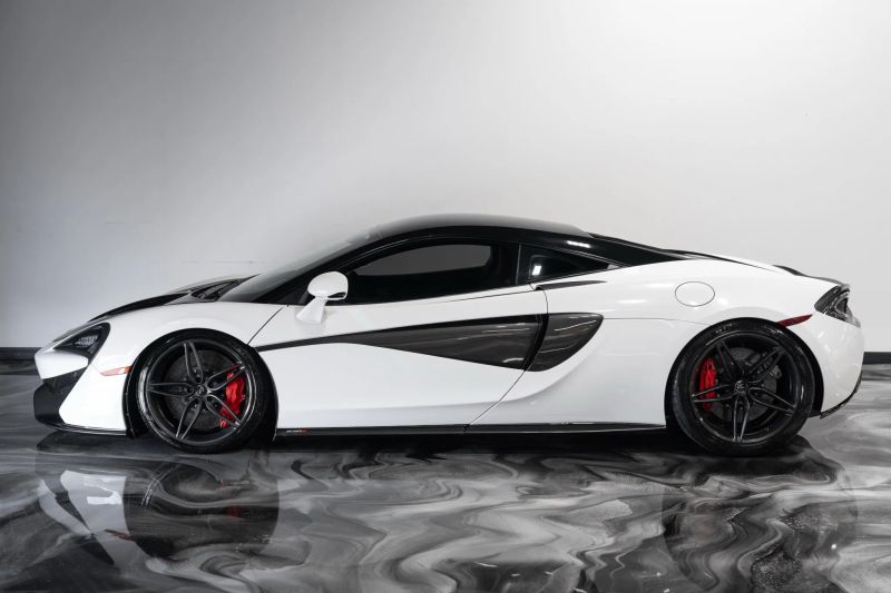 https://imagesdl.dealercenter.net/800/600/202507-95e3d9b9cd284efba3f95b1506300e36.jpg