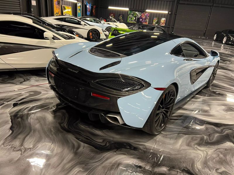 https://imagesdl.dealercenter.net/800/600/202507-c513b5d738f3441ea2665856317e10f3.jpg