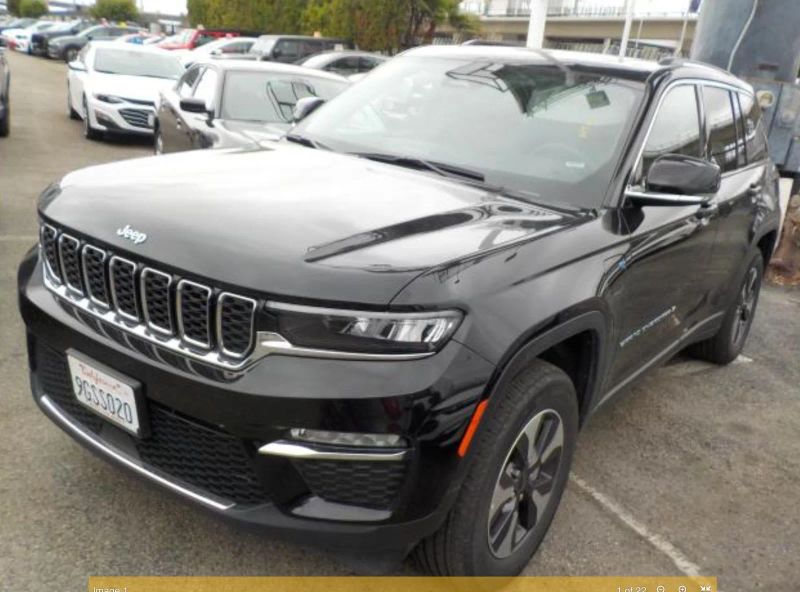 2023 Jeep Grand Cherokee Base