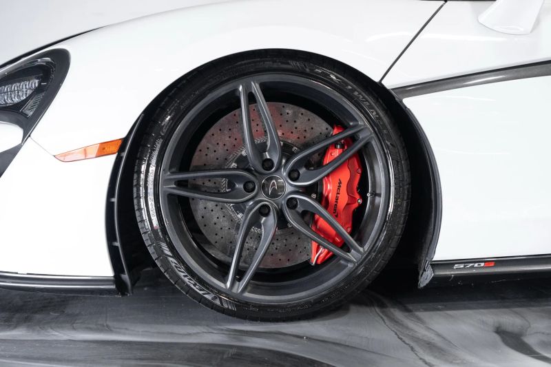 https://imagesdl.dealercenter.net/800/600/202507-f27665c037944cdf90154f0bf461b78f.jpg