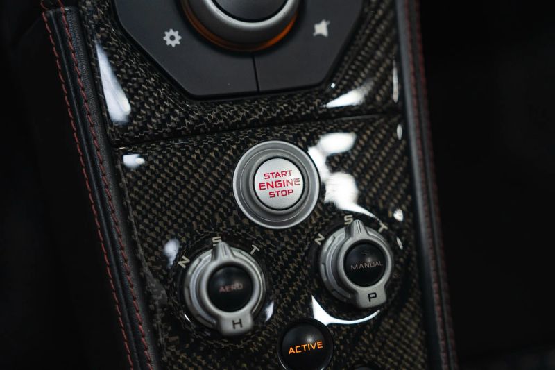 https://imagesdl.dealercenter.net/800/600/202508-01a157ff5c0840269543a84bb56cc4e8.jpg