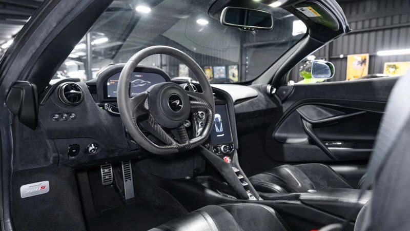 https://imagesdl.dealercenter.net/800/600/202508-032a81c405ed42aea687930c514a5dd5.jpg