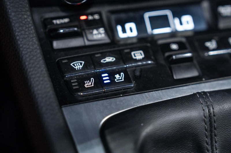 https://imagesdl.dealercenter.net/800/600/202508-06b7e3298f12452790e0231e585cb7c7.jpg