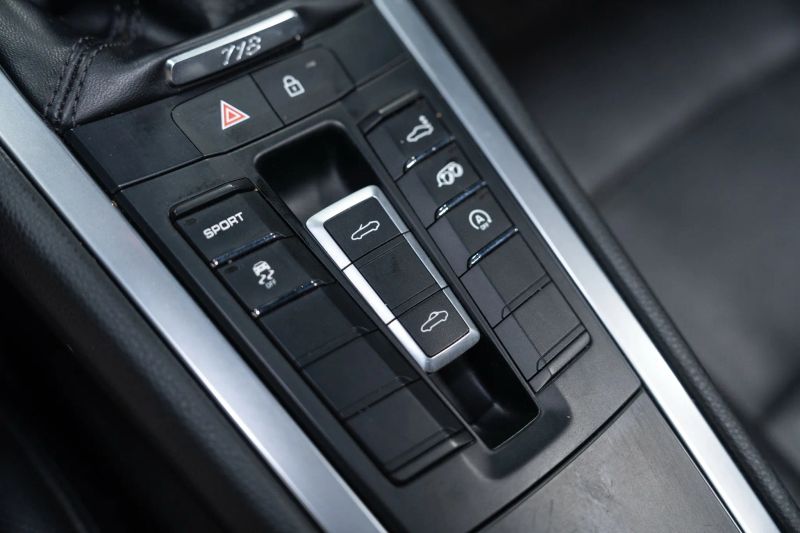 https://imagesdl.dealercenter.net/800/600/202508-08aec46f54f6469b9568cbc4400fa2a5.jpg