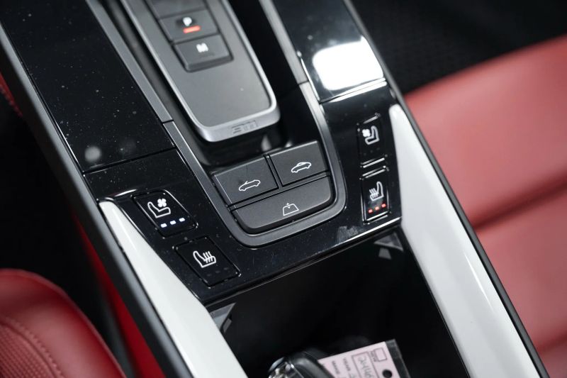 https://imagesdl.dealercenter.net/800/600/202508-1500d07688da42c6ad8d205cf13e00ec.jpg
