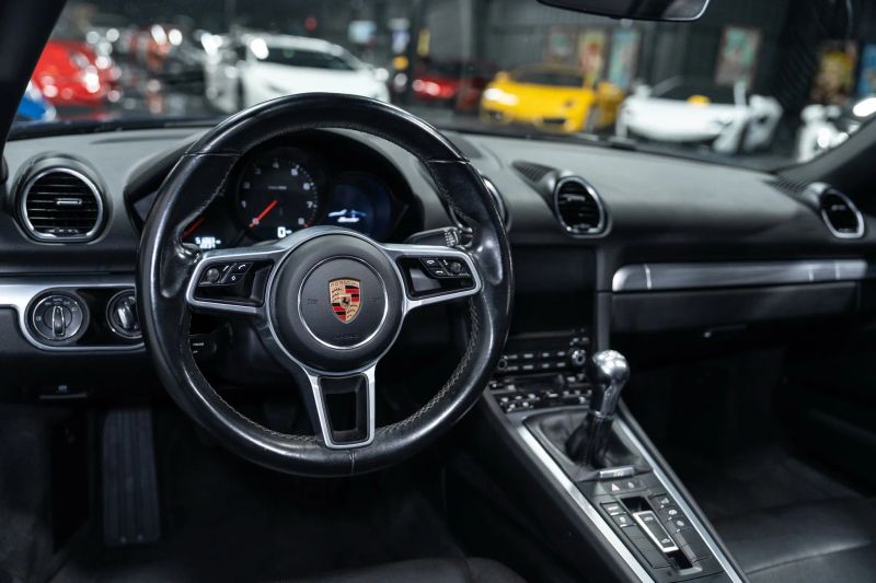 https://imagesdl.dealercenter.net/800/600/202508-18f1e1e86f9849b38508f03641ea4bd0.jpg