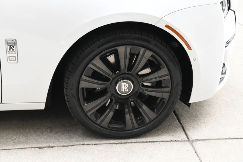 https://imagesdl.dealercenter.net/800/600/202508-1c40d280809649d58c2c639f727c817f.jpg