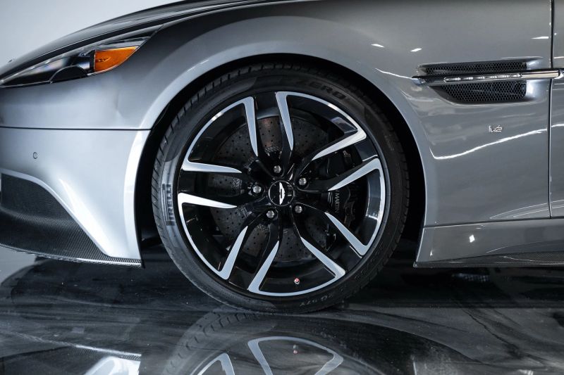https://imagesdl.dealercenter.net/800/600/202508-238118c06e664c0597f0f1a1313446d5.jpg