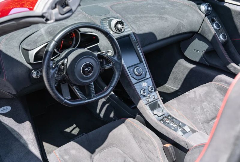 https://imagesdl.dealercenter.net/800/600/202508-2d6cef147cae4451a996a83f59c88f06.jpg