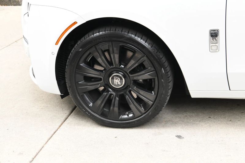 https://imagesdl.dealercenter.net/800/600/202508-33fc09e4d27b4c1182cb1a1d82b1c8cb.jpg