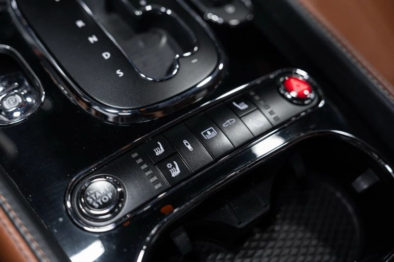 https://imagesdl.dealercenter.net/800/600/202508-34a5d38c9f8e41d489ecf5d7a1174ca8.jpg