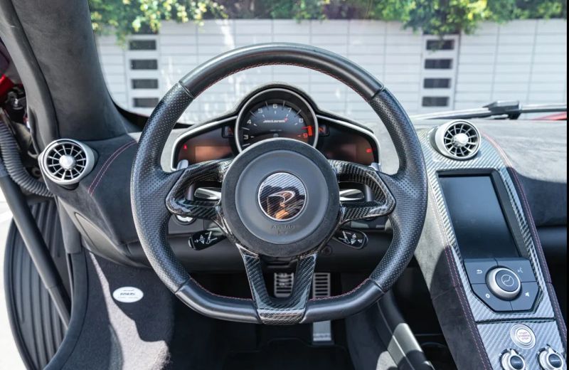 https://imagesdl.dealercenter.net/800/600/202508-3e8df87bb80d479fbe149b3c40d5b2d7.jpg